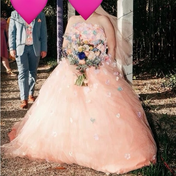 ( DM 1st) Peach Tulle Floral Appliqué Wedding or Quinceañera Gown Size 12-14 - Picture 4 of 16